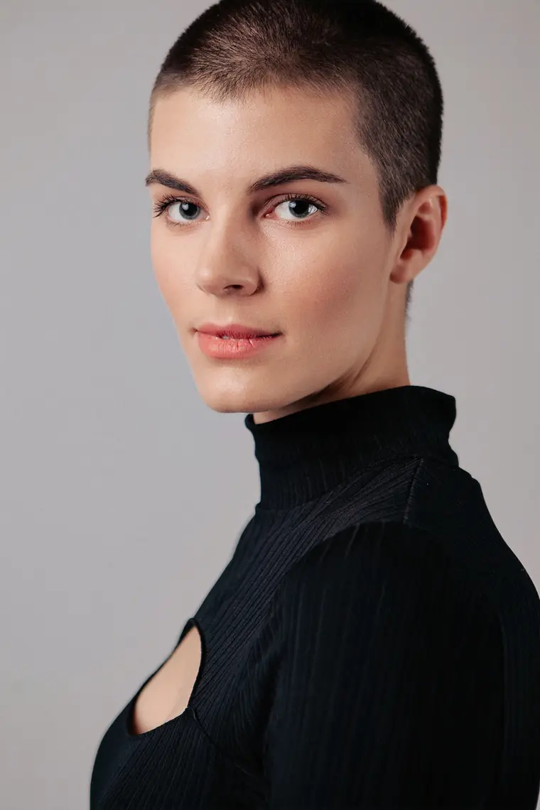 Porträt von Julianna Toth.